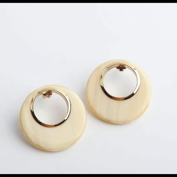 NWT Kate Spade Gold Plated and Horn/Cream Marble On The Dot Stud Hoop Earrings - Picture 2 of 5